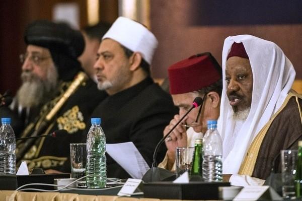 Pourquoi avoir invité des chrétiens à cette Conférence d Al Azhar contre l extrémisme et le terrorisme? Les interventions n ont-elles pas montré que le problème était plutôt interne à l islam?