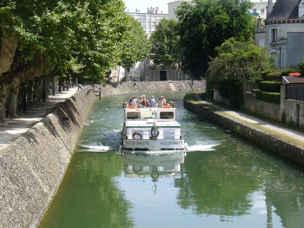 - Croisières commentée sur le Canal de Briare Laissez-vous conter au fil de l eau les lieux incontournables de la «Venise du Gâtinais».