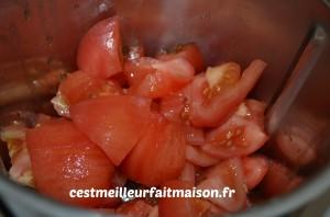 Préparation: 1- Eplucher les tomates, les couper grossièrement et les mettre dans le bol du Thermomix.