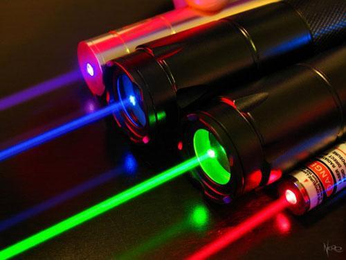 Le laser Son fonctionnement repose sur l émission stimulée de photons Pour un même