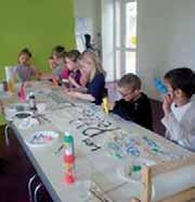 2 groupes d enfants (de 4 à 8 ans) se retrouvent le mercredi à la salle Pré aux Arts (Espace Jules Ferry) pour découvrir de façon ludique la pratique de l anglais.