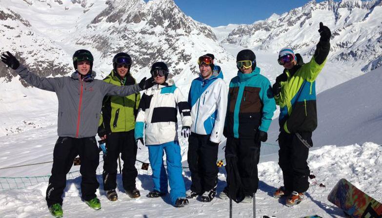 Nous avons besoin de moniteurs enthousiastes et dévoués pour permettre aux jeunes OJ d'apprendre à skier en toute sécurité durant l hiver.