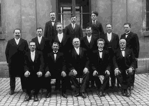 De Comité d organisation du monument commémoratif Clausen-Neiduerf, den 3. August 1924. ë.a. 1. Laurent Théato, 2. Mathias Betz, 3. Nikolaus Wirion, 4. J.P. Schmit, 5.