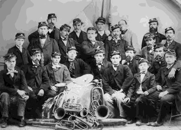 La Fanfare en 1868 Le jeune ensemble se composant de 28 pompiers fut admis le 4 septembre 1864 au sein de la fédération des sociétés de musique l «Allgemeiner Luxemburger Musikverein», créée le 6