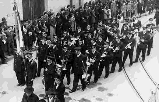 La Fanfare à l occasion de la Procession Notre-Dame en 1946 mier Prix dans la 1 ère division, au concours international qui a lieu le 17 juin 1934 à Luxembourg où l'ensemble remporte les premiers