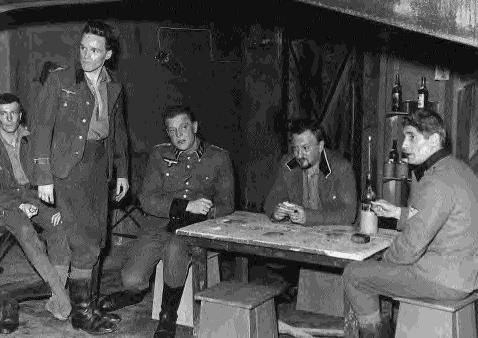 : Roger Bret (soldat Waldinger), Jacques Dasque (soldat Nietzké), Raymond Loyer (adjudant Hess), Jacques Monod