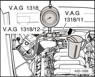 A.G 1318/12-. Raccorder le flexible auxiliaire -flècheau manomètre et le maintenir dans un récipient collecteur.
