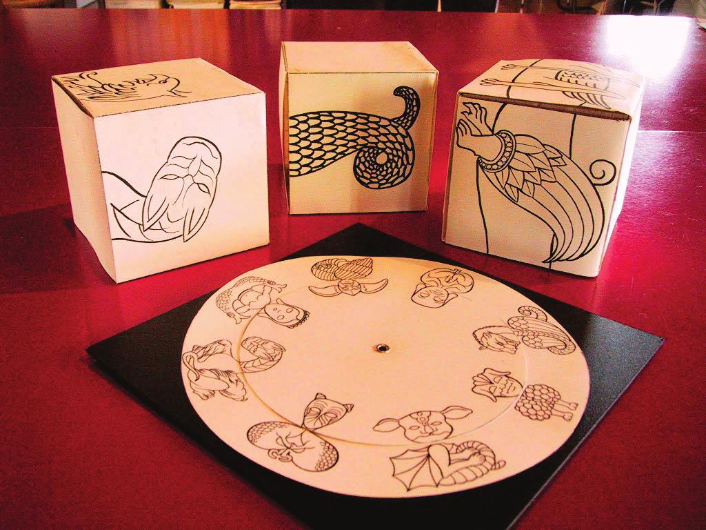 Le jeu des monstres - des jeux de correspondance sous formes de deux disques tournant sur leur axe - des cubes de bois - des bandes de papier imprimées et façonnées pour prendre place autour des