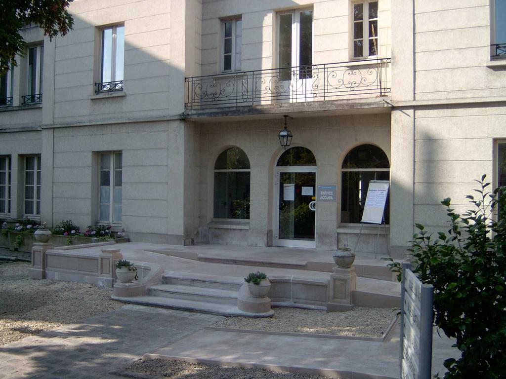 L ARIM Associa on pour les Rela ons Interna onales de Melun Hôtel du Château - 23 rue du Château 77000 MELUN Tel :
