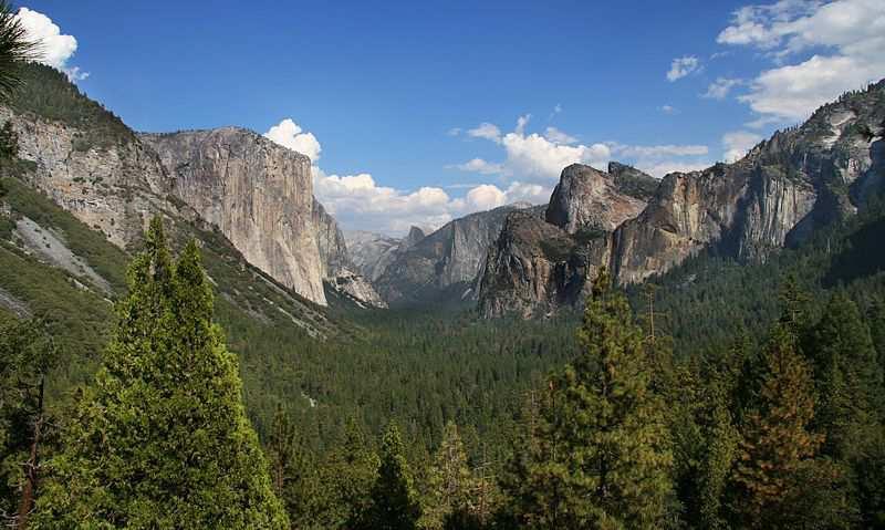 Yosemite National Park est l une des plus belles vallées sur