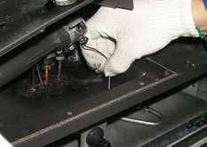13) Retirer le tube de la veilleuse de la valve à l aide d une clé plate de 7/16 po.