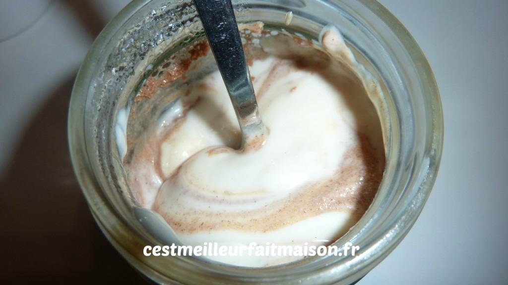 Ingrédients: (pour 8 yaourts) 1 l de lait 60 g de sucre 30 g de pâte de noisette 1 sachet de ferments lactiques Alsa spécial yaourtière 60 g de lait