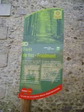 difficiles. Panneau touristique de la Forêt d'hez. Traversées de la D125 (4900 véh.