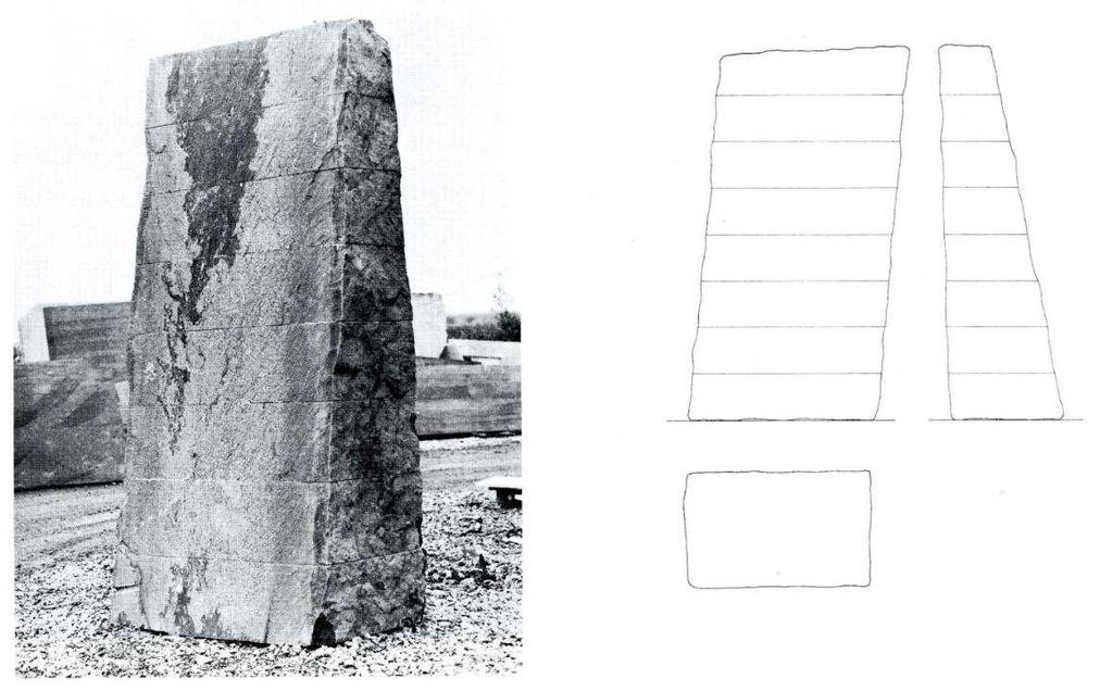 scansions opérées par ces lignes de départage du bloc, établit en quelque sorte un cadre pour celui-ci, elle souligne le différentiel d épaisseur entre la base et le sommet de la sculpture.