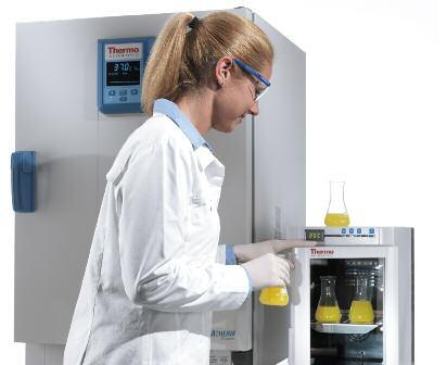 Incubateurs Compact L unité la plus compacte de la gamme d incubateurs microbiologiques Heratherm offre une capacité de 18 L, une solution idéale