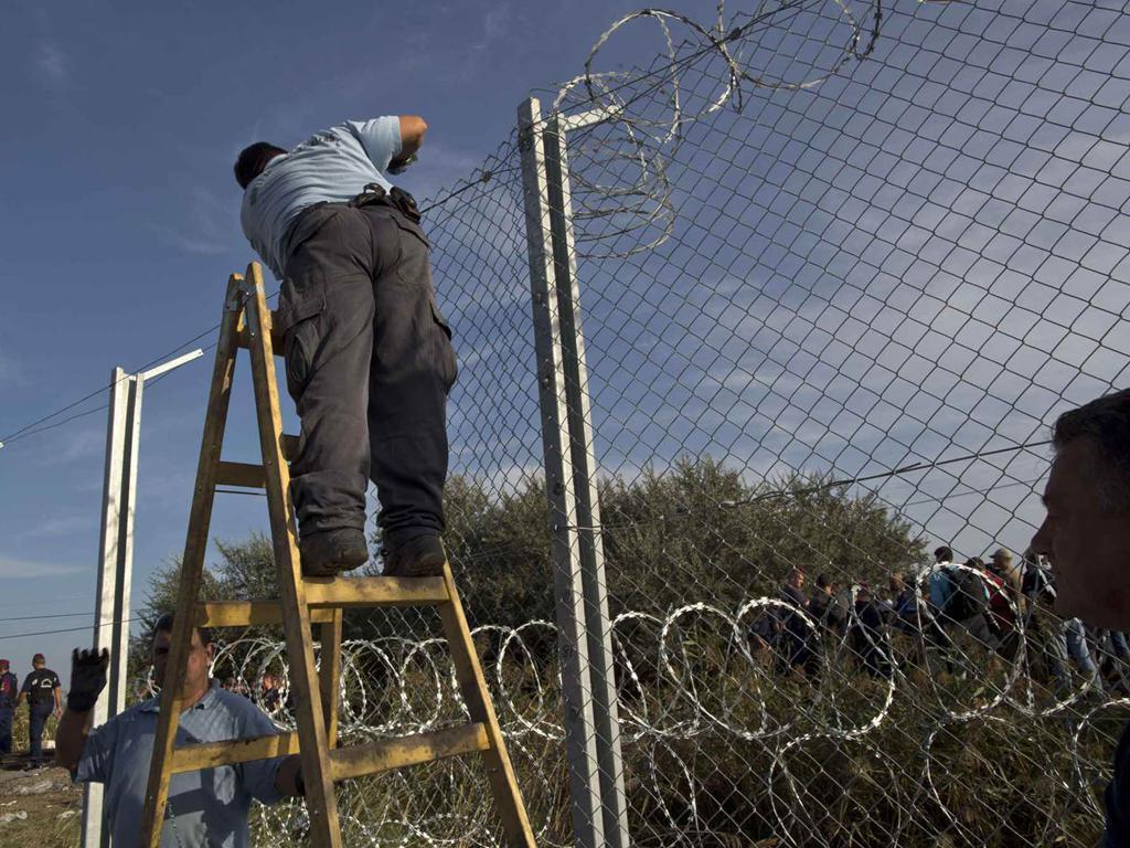 En Hongrie, l'installation d'une clôture à la frontière