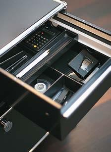 47 BUREAU USM Inos Kit d équipement Avec différents compartimentages, utilisable sur rayon coulissant ou pour tiroirs, en noir graphite ou gris clair.