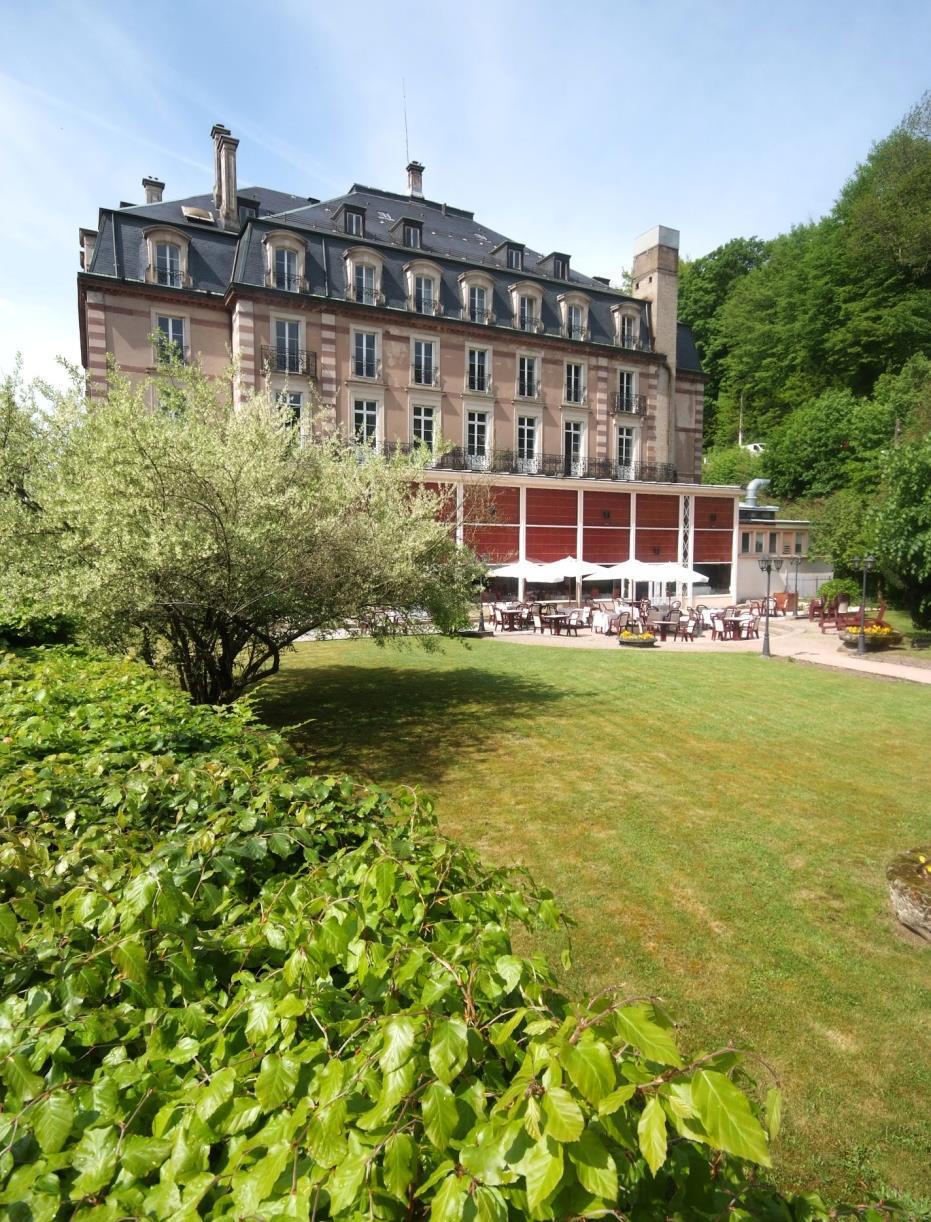 Sommaire 1. L offre globale en Lorraine en nombre de lits touristiques cartographie de l offre 2. L offre en hôtels par département par catégorie de classement 3.