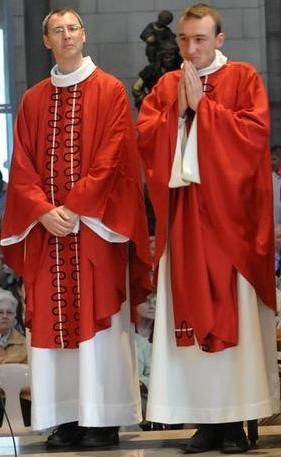 Clergé séculier Les évêques : ils dirigent les diocèses. Clergé.