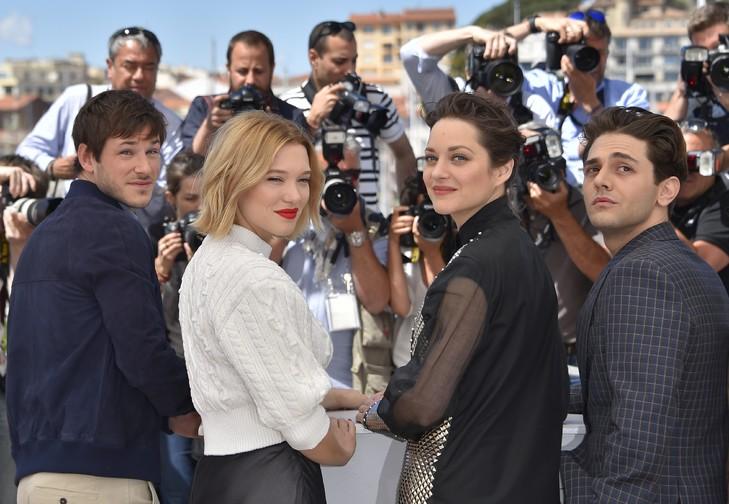 fils un amour que "personne ne lui enlèvera jamais". De G. à D.: Gaspard Ulliel, Léa Seydoux, Marion Cotillard, et Xavier Dolan, le 19 mai 2016 à Cannes.