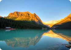 Offrez-vous ses plus beaux attraits tels que le superbe Lac Maligne, les sentiers spectaculaires du Canyon Maligne et du Mont Edith Cavell, le charmant village de Jasper et ses wapitis qui errent