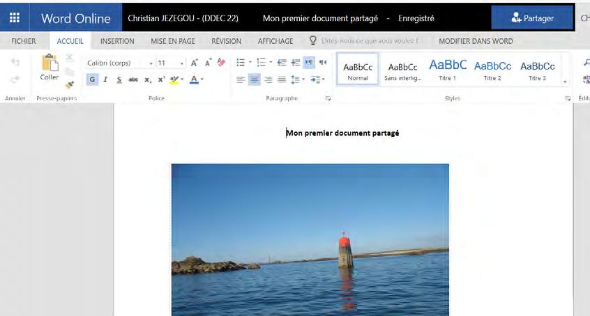 Utilisation de OneDrive Vous pouvez utiliser OneDrive pour stocker et partager des documents Microsoft Office, des photos, divers fichiers et des dossiers entiers avec d autres personnes.