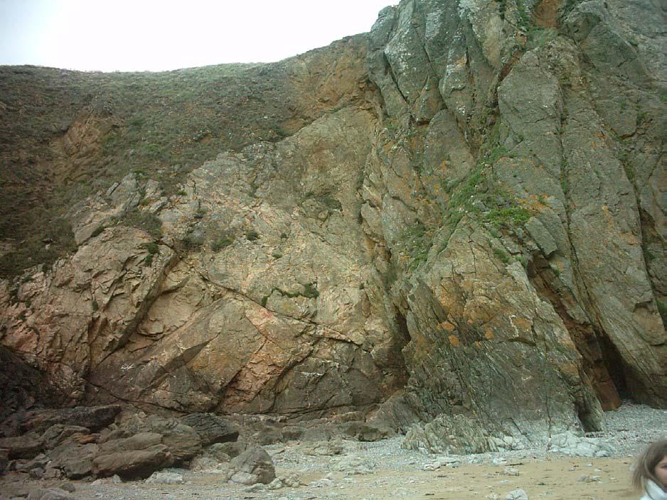 Les témoins des orogénèses précambriennes Anse du Cul Rond Le socle icartien Affleurements en Bretagne nord, îles