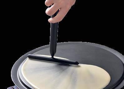 couper les préparations, racler les bols et récipients, napper les gâteaux Elle s utilise aussi comme repose-cuillère To mix and scrape out batter easily-even from the contours of a bowl!