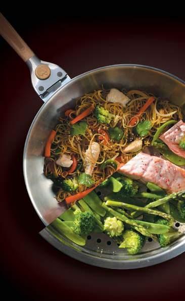 O WOK GOURMET O WOK GOURMET NEW ustensiles Compatible tous feux, O Wok gourmet s utilise à la fois comme un wok traditionnel pour effectuer des cuissons rapides de viandes, poissons et légumes, mais