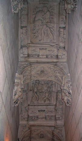 Voûtes sculptées du grand escalier. Château de Villers-Cotterêts Par Philibert Delorme et Jean Goujon en 1547. Villers-Cotterêts. France.