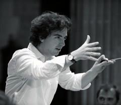 En 2007, il dirige Le Cercle de l Harmonie à Deauville dans le cadre du Festival de Pâques, au festival de la Chaise-Dieu, à Beaune dans la production des Noces reprise au Théâtre des Champs-Elysées.