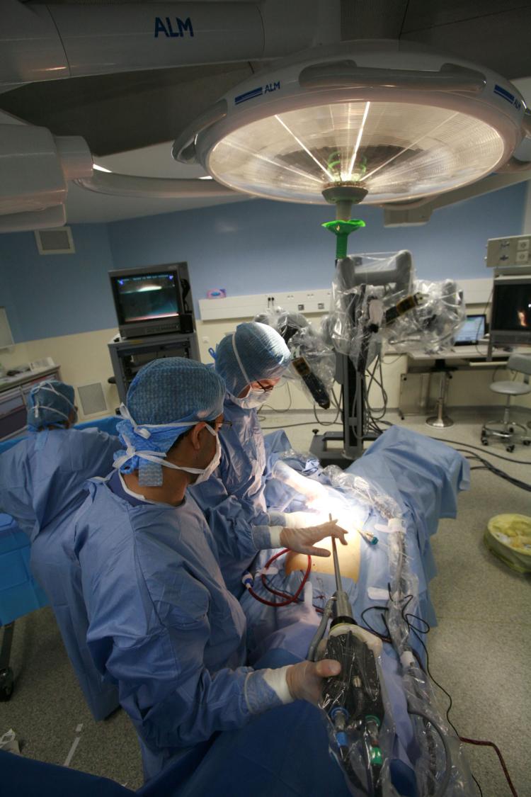 Explication d une intervention de chirurgie prostatique robot assistée et par