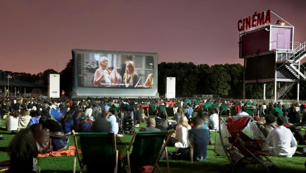 KINAS Visą vasarą parke La Villete veikia didžiausia Prancūzijoje kino salė po atviru dangumi.