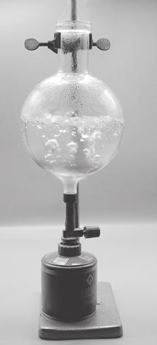 Les états de l'eau expérience 1 P. 7 Question 6 a) Des élèves ont laissé fondre des glaçons d eau dans un ballon en verre.