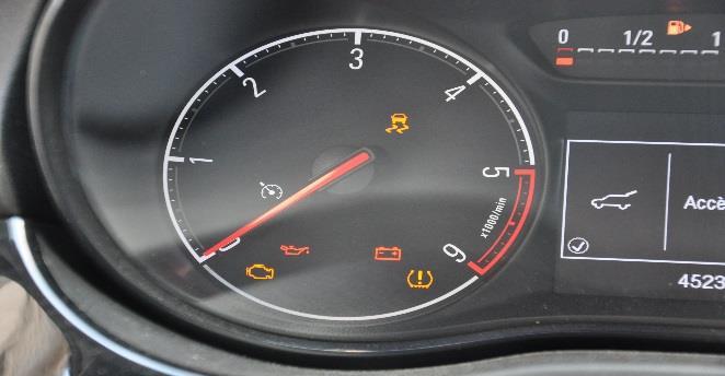 TEMOINS D ALERTE Que vous indique un voyant de couleur rouge lorsque le véhicule roule? Celui-ci indique une anomalie de fonctionnement et un danger.