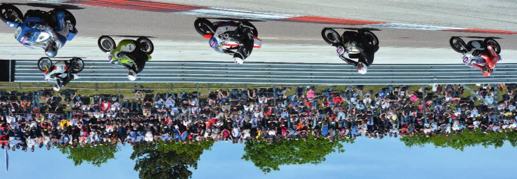 INSTANTANÉS Julien Dromas et DR 30 000 spectateurs sur les Coupes Moto Légende Un plateau Le Mans
