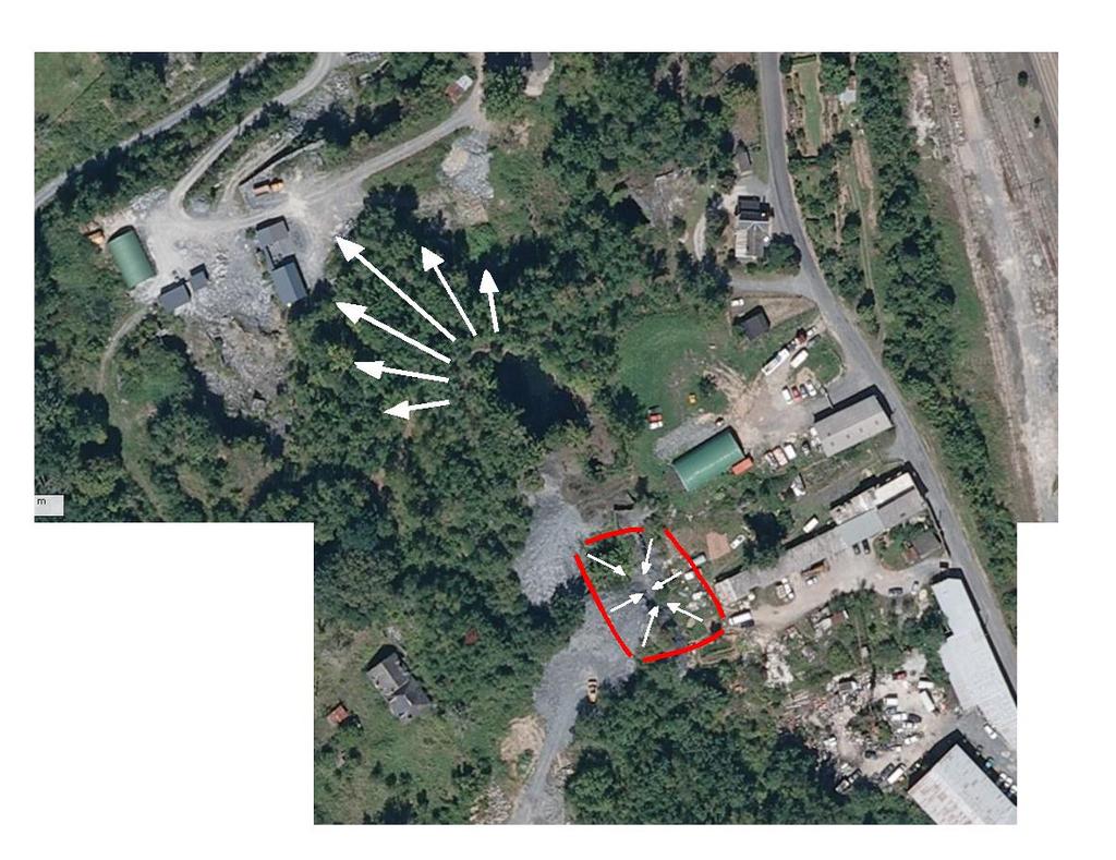 Illustration 10 : localisation de l effondrement au puits T (en rouge et flèches blanches convergentes) et de la sortie d eau au puits GF2 (flèches blanches divergentes) La vague a basculé les arbres