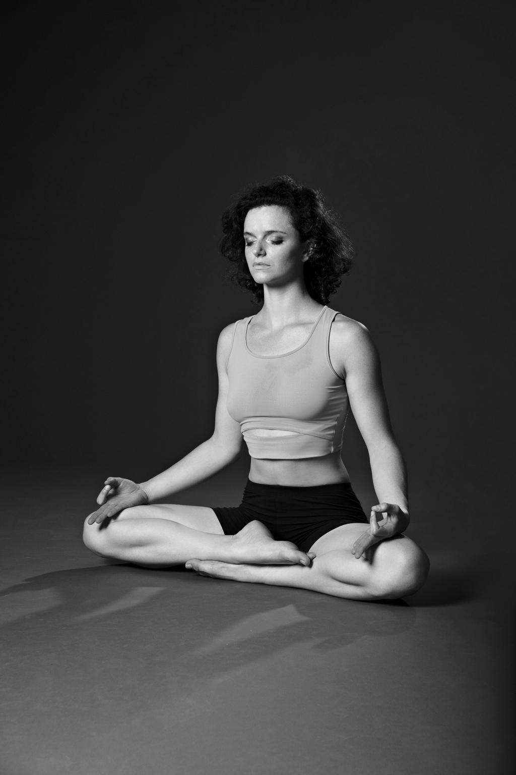 1966.) (Pratiquant du yoga