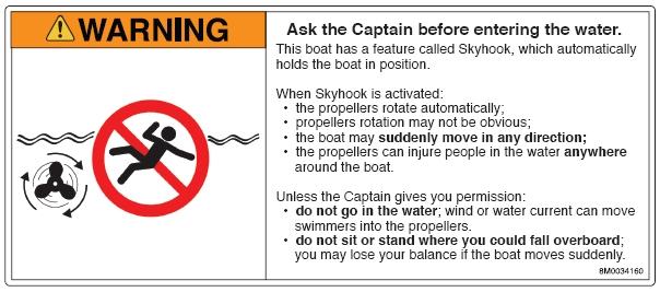 Lorsque Skyhook est enclenché, les hélices tournent et le bateau se déplace pour maintenir sa position. Arrêter immédiatement le moteur chaque fois qu'une personne est dans l'eau, près du bateau.