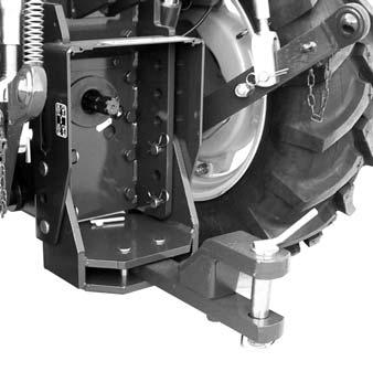 Crochet arrière La machine dispose d un crochet arrière à pivot réglable en hauteur pour l attelage d outils agricoles et de remorques routières à un ou à plusieurs essieux.