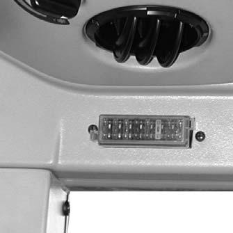 7.11.5 FUSIBLES L installation électrique de la cabine est protégée par une série de fusibles réunis dans un bornier spécifique facilement accessible car il est positionné sur le côté gauche en haut,