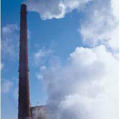 Contrôle des émissions dans l'air Idée reçue : ce qui sort des cheminées des usines de papier est très polluant Le saviez-vous : Le panache de fumée qui sort des usines est essentiellement constitué