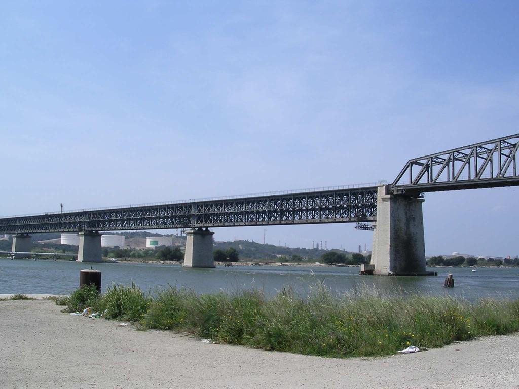 Thème : Pont de Caronte DEFINITION DE LA DEMANDE Objectif du projet Le pont tournant de Caronte est un pont ferroviaire qui permet d assurer le