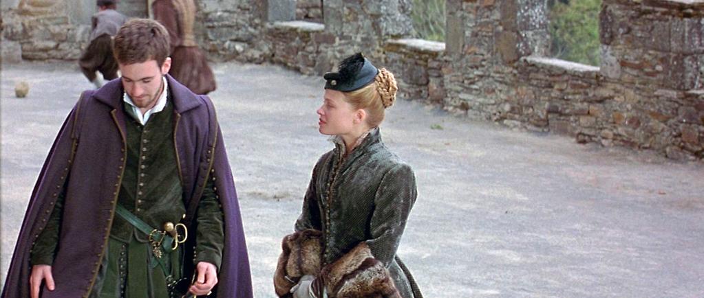 L arrivée au château Le prince et sa nouvelle épouse arrivent dans la bâtisse où Marie va séjourner quelque temps.