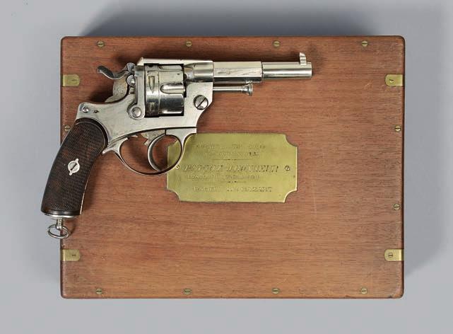 167* Revolver Chamelot Delvigne de type 1874, calibre 9 mm, simple et double action, canon octogonal signé en lettres d'or dans un cartouche : "PRIX DU GOUVERNEMENT" ; carcasse numérotée : "60" ;