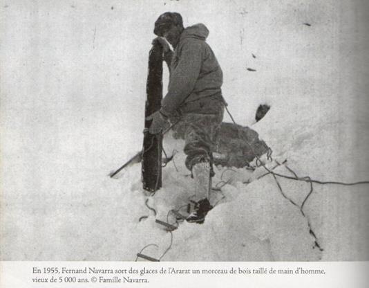 Il a pu creuser la glace et retirer un morceau de bois qu il a emporté. Ce dernier a été daté à environ 5000 ans (voir diapo suivante).
