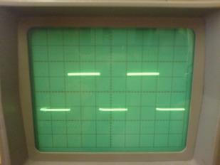 A la sortie : 2V/DIV et 50 µs/div Interprétation des oscillogrammes : Au point A on voit un signal carré mais non filtré, donc pas propre.
