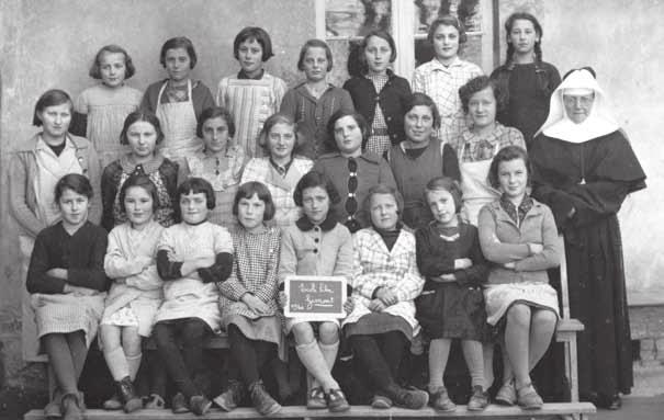 L école à Blodelsheim entre 1870 et 1945(suite) Gimontoises et Blodelsheimoises à l école libre de GIMONT en 1940, avec Sœur Geroldina enseignante de BLODELSHEIM Le retour au pays fut tout autre :
