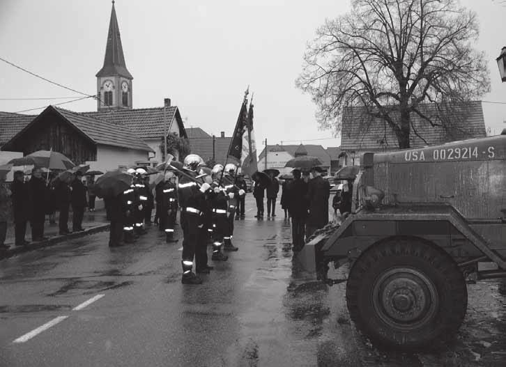 Festivités du 11 Novembre Malgré une météo fort défavorable, de nombreux Blodelsheimois se sont déplacés pour rendre hommage à tous les soldats morts au champ d honneur.