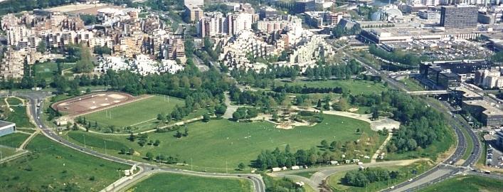 PARC DES LOGES Ce parc est situé entre le quartier des Pyramides et celui du Canal., il a été créé à partir d un terrain rigoureusement plat (Comme pour le parc Henri Fabre).